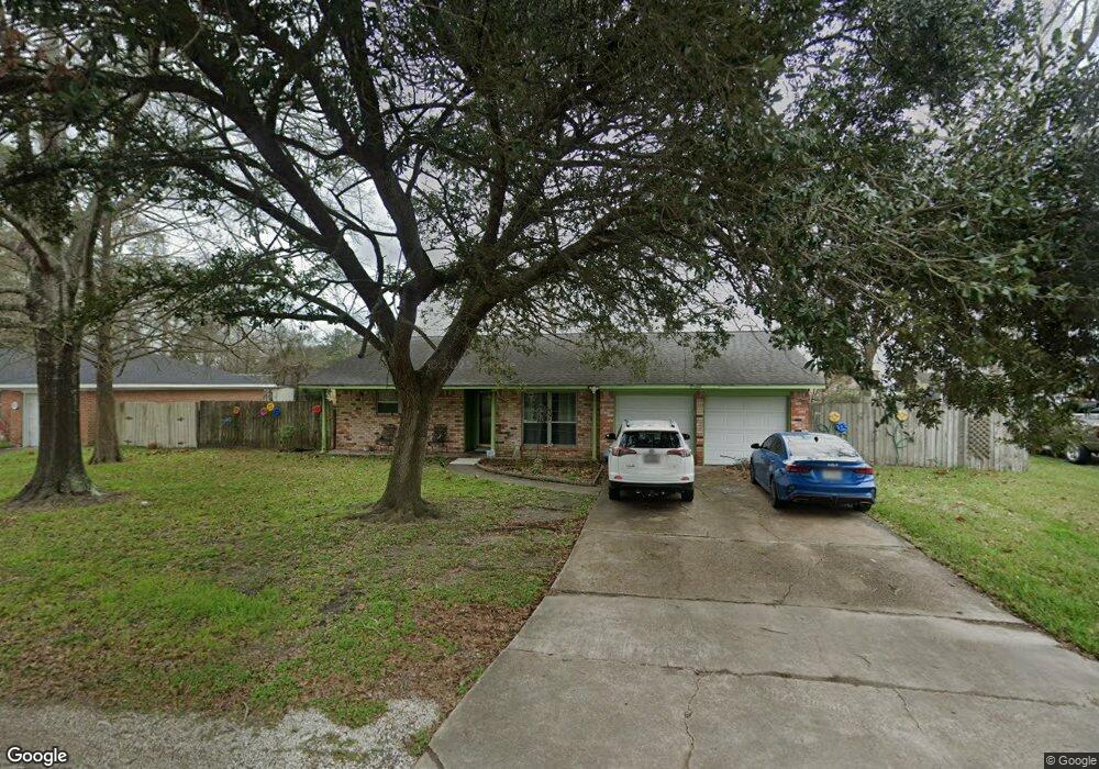 1105 Pine St, Alvin, TX 77511 - photo 1