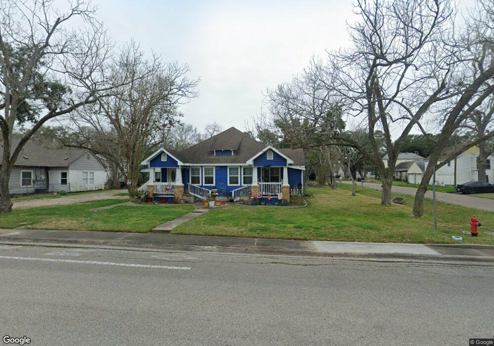 402 W Adoue St unit 404, Alvin, TX 77511 - photo 1