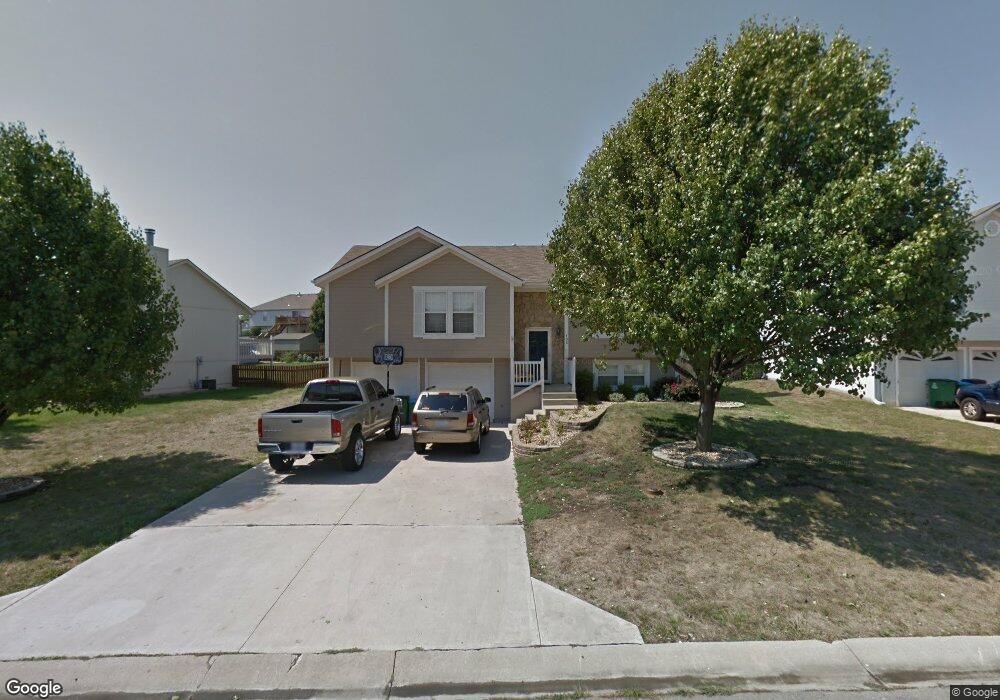 408 Cheyenne Dr, Raymore, MO 64083 - photo 1