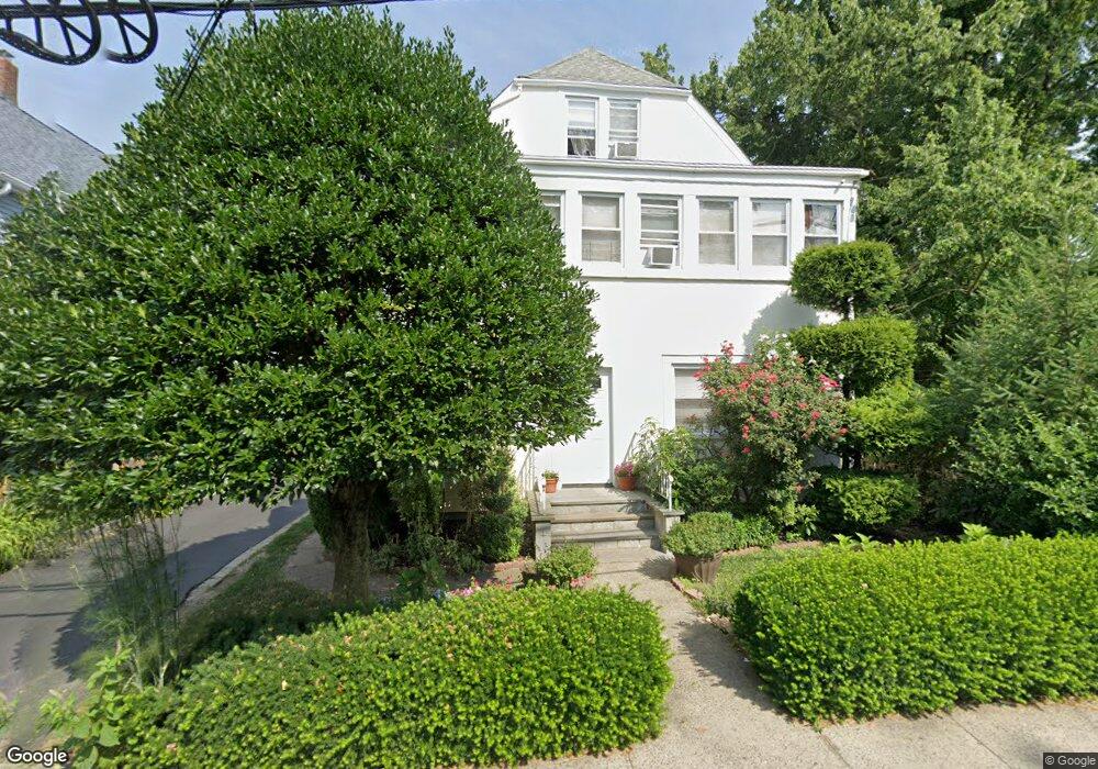 542 Jefferson Ave, Mamaroneck, NY 10543 - photo 1