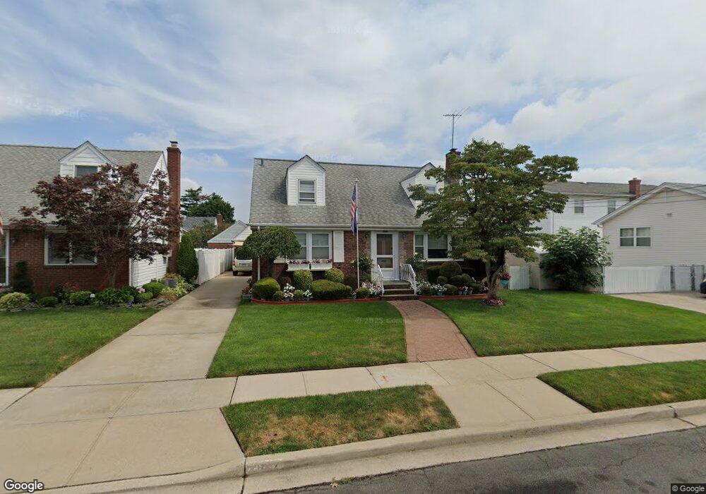 1072 Lawrence St, Franklin Square, NY 11010 - photo 1