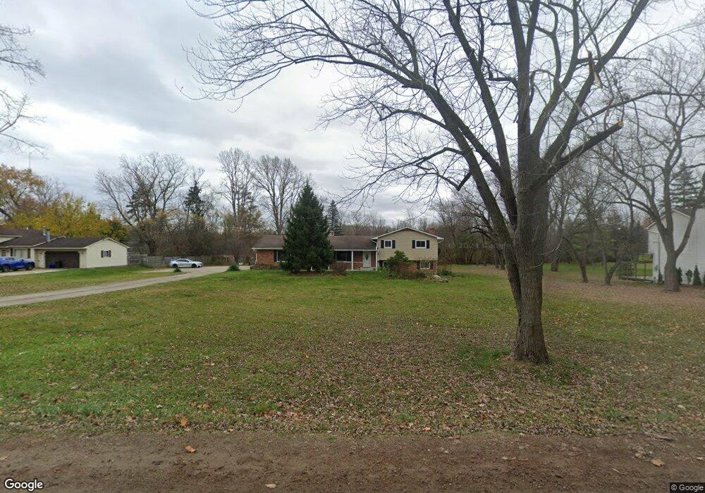 5699 Coomer Rd, West Bloomfield, MI 48324 - photo 1