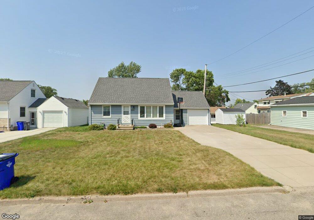 2112 Reynolds Ave SW, Cedar Rapids, IA 52404 - photo 1