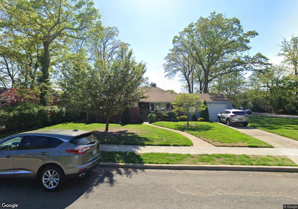 501 Mohawk Rd, West Hempstead, NY 11552 - photo 1