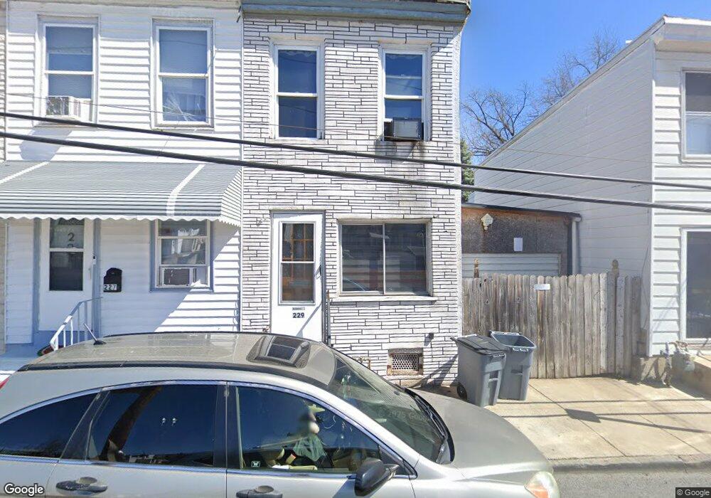 229 Maple St, Reading, PA 19602 - photo 1