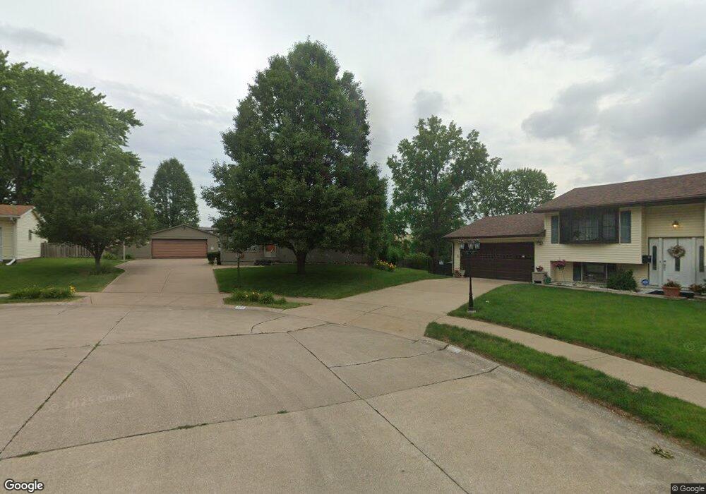 302 W 51st St, Davenport, IA 52806 - photo 1