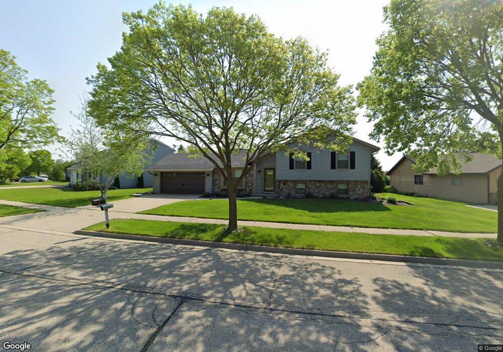 1107 Squire Ln, West Bend, WI 53090 - photo 1