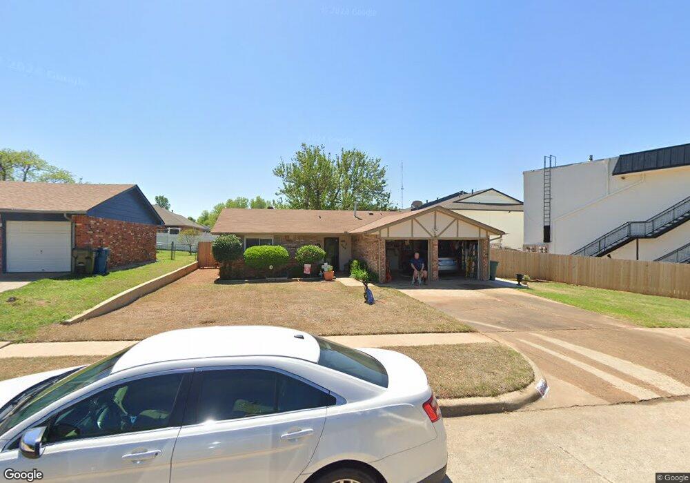 908 Crown Dr, Edmond, OK 73034 - photo 1