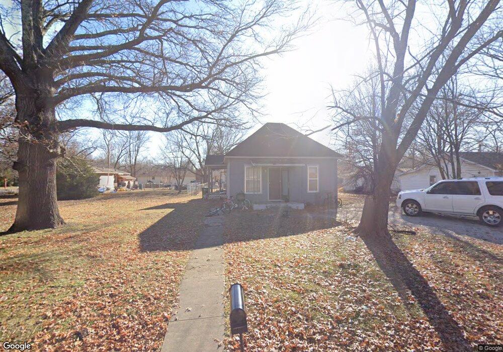 2410 Morgan Ave, Parsons, KS 67357 - photo 1