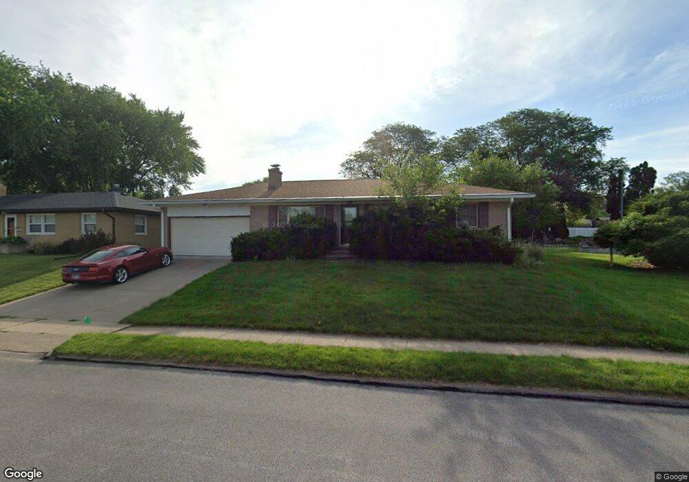 2811 Cedar St, Davenport, IA 52804 - photo 1