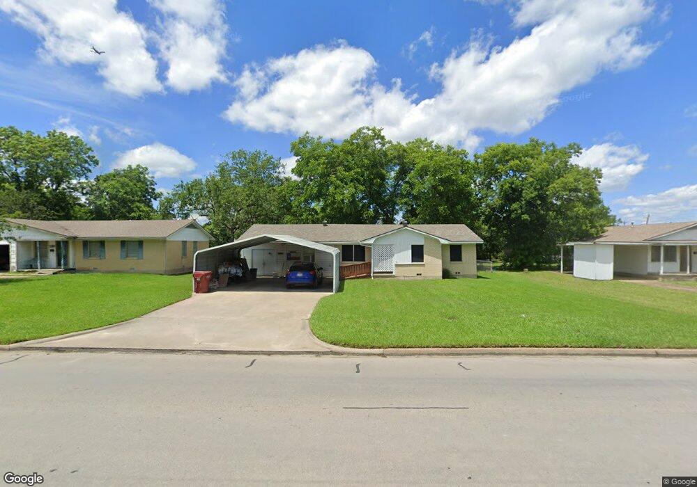 105 E Russell Ave, Bonham, TX 75418 - photo 1