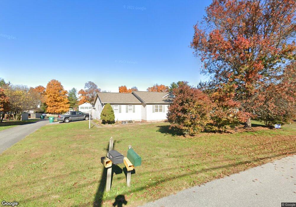 1810 Tabetha Dr, Sykesville, MD 21784 - photo 1