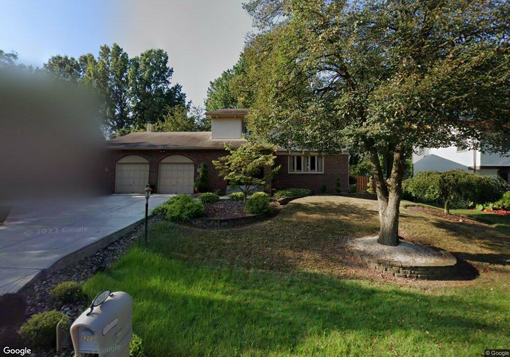 6203 Peach Tree Rd, Columbus, OH 43213 - photo 1