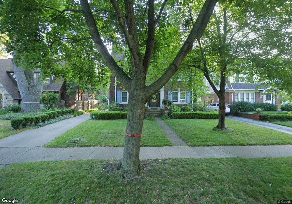 954 Lakepointe St, Grosse Pointe Park, MI 48230 - photo 1