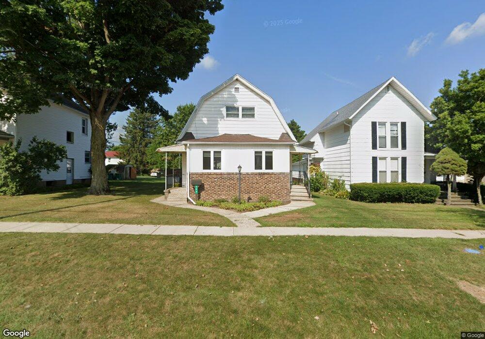 604 S Elm St, Three Oaks, MI 49128 - photo 1