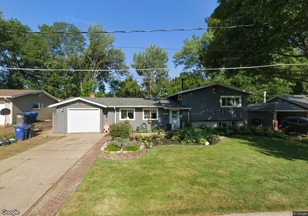 1512 Parklane Dr, Bettendorf, IA 52722 - photo 1