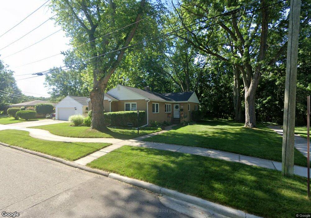 801 Flanders St, Chelsea, MI 48118 - photo 1