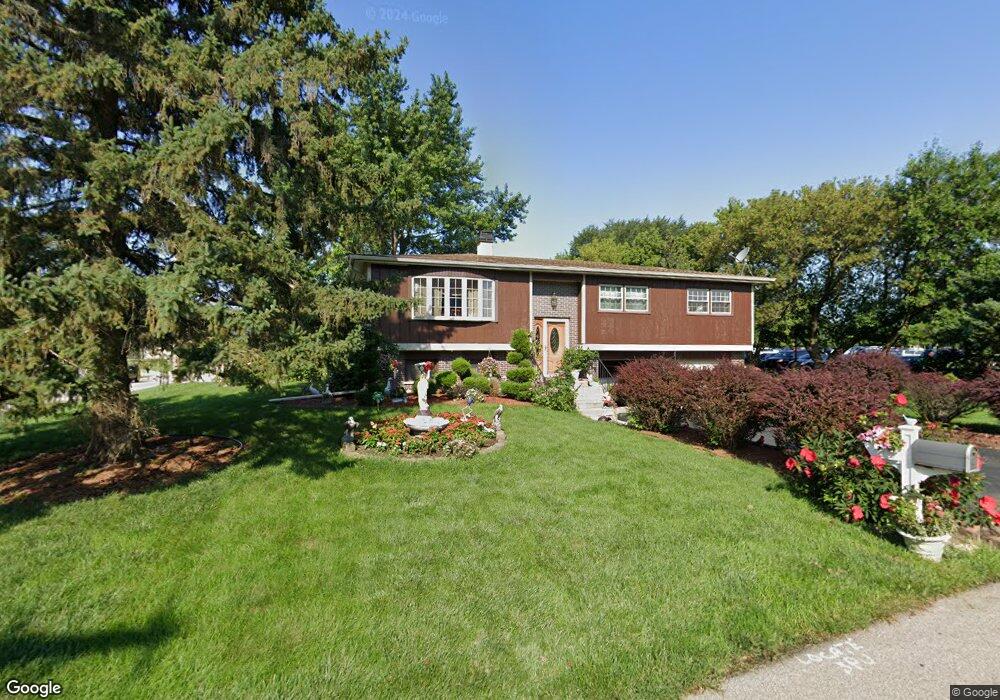 300 Deerpath Ln, Carpentersville, IL 60110 - photo 1