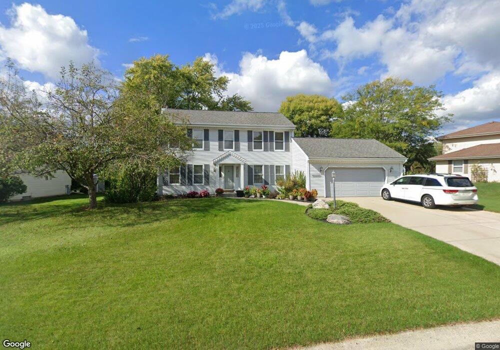 W170N10729 Redwood Ln, Germantown, WI 53022 - photo 1