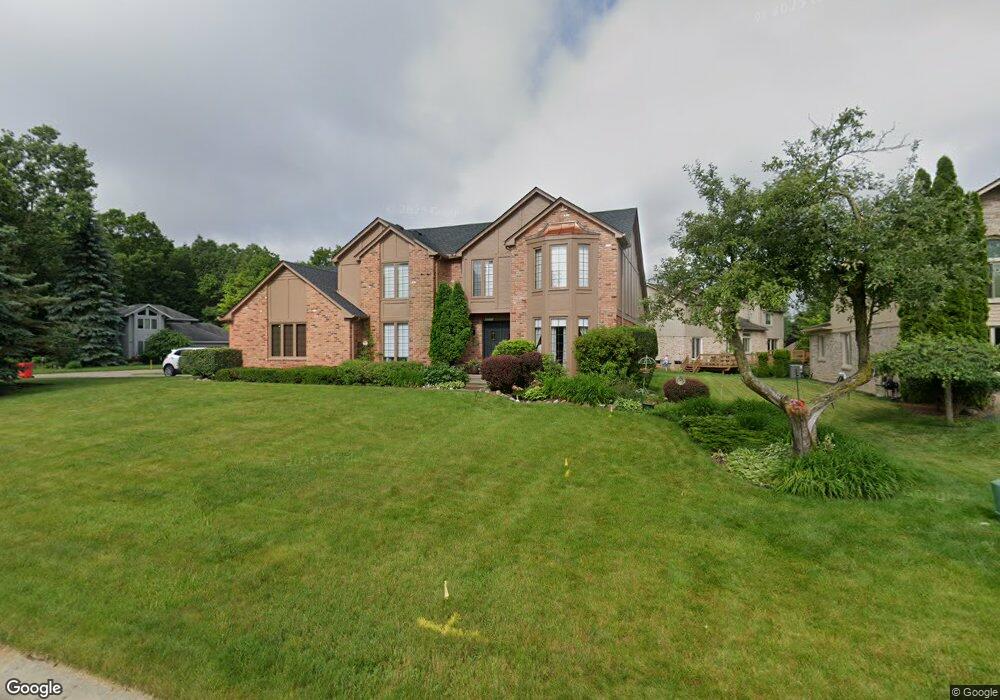 6952 Ravines Cir, West Bloomfield, MI 48322 - photo 1