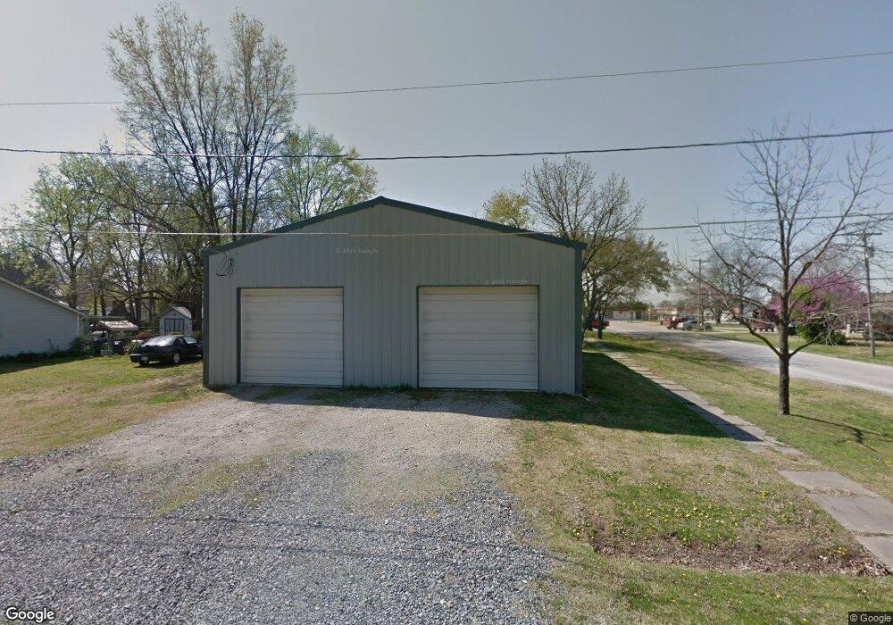 811 E 4th St, Altamont, KS 67330 - photo 1