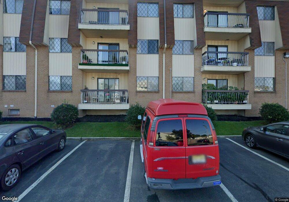 1150 W St George C16, Linden, NJ 07036 - photo 1