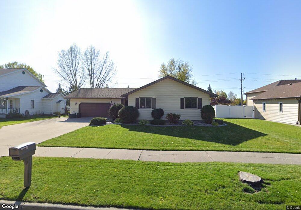 2542 W Fallcreek Ct, Grand Forks, ND 58201 - photo 1