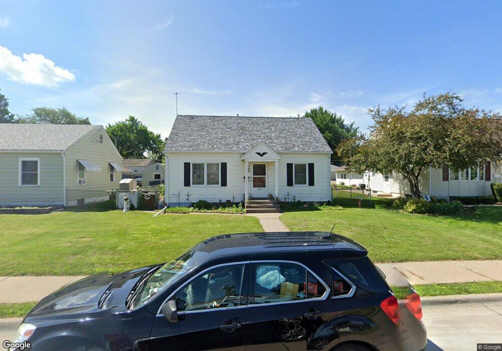 2337 W High St, Davenport, IA 52804 - photo 1