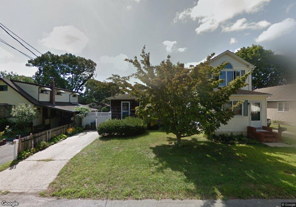 246 Florida Ave, Copiague, NY 11726 - photo 1