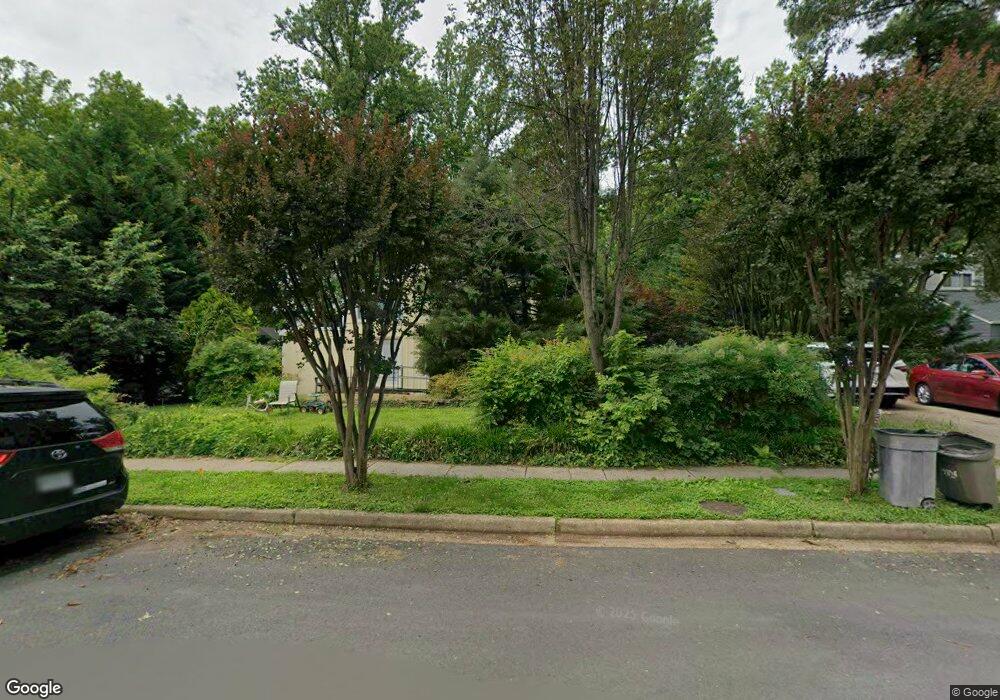 9326 Raintree Rd, Burke, VA 22015 - photo 1