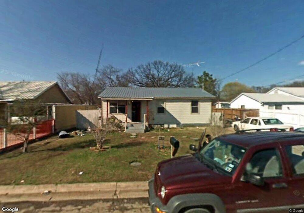 1513 Roy St, Gainesville, TX 76240 - photo 1