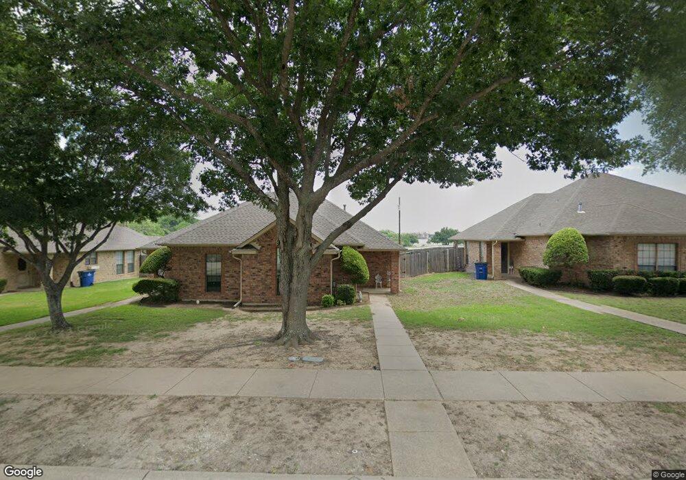 1611 W Jamestown Dr, Ennis, TX 75119 - photo 1