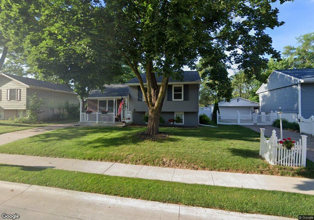 1833 W 54th St, Davenport, IA 52806 - photo 1