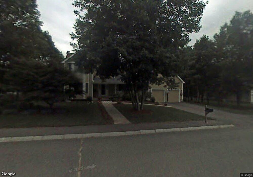 4 Windsor Dr, Woburn, MA 01801 - photo 1