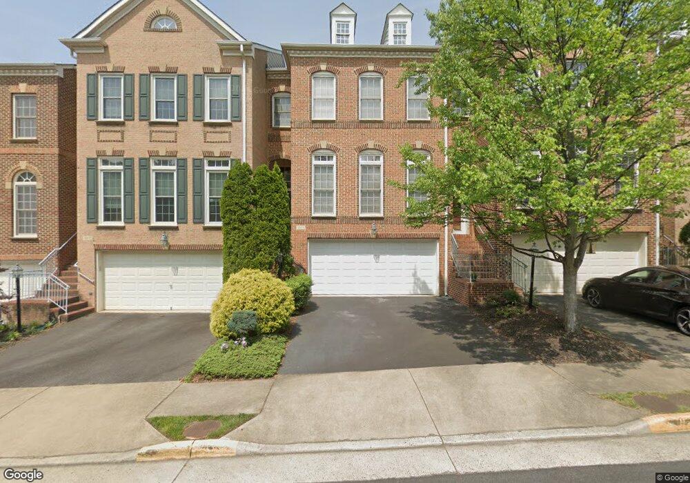 12414 Meadow Field Dr, Fairfax, VA 22033 - photo 1