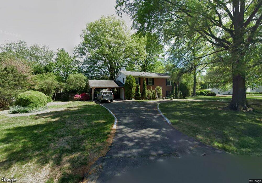 8705 Standish Rd, Alexandria, VA 22308 - photo 1