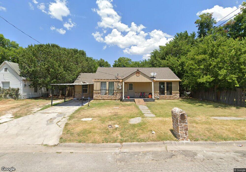 1427 Olive St, Gainesville, TX 76240 - photo 1