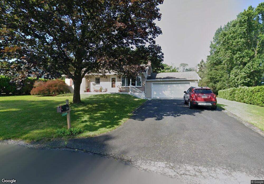 7248 Overlook Dr, Coopersburg, PA 18036 - photo 1