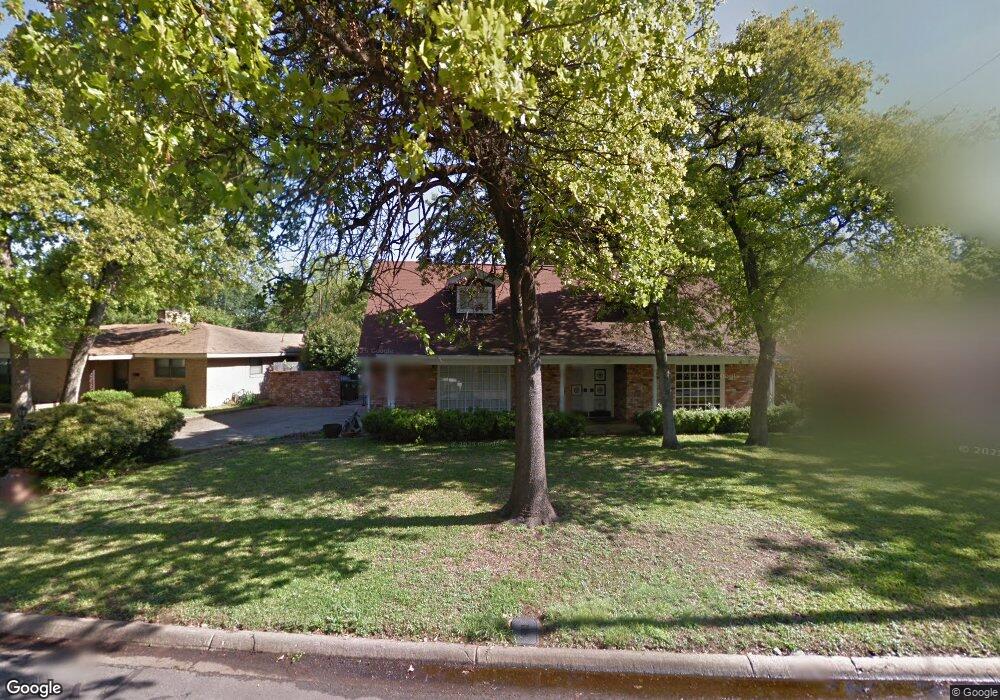 240 Ridgecrest Dr, Hurst, TX 76053 - photo 1