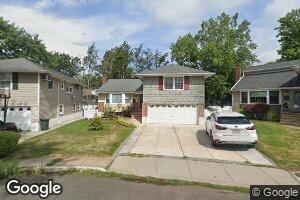 10 Lee Ct, Franklin Square, NY 11010
