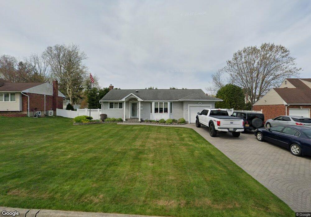 12 Weldon Ln, ComMacK, NY 11725 - photo 1