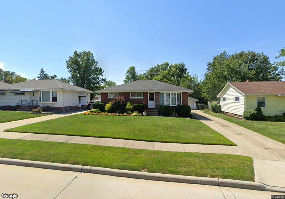 1856 Ridgeview Dr, Wickliffe, OH 44092 - photo 1