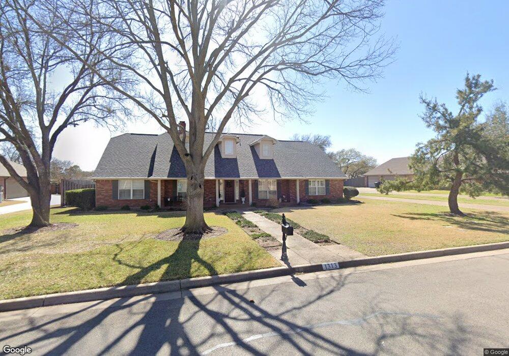 1313 Wedgewood Dr, Cleburne, TX 76033 - photo 1