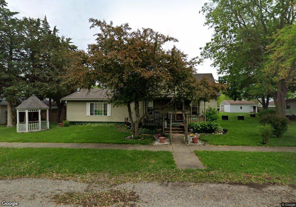 712 Wichita Ave, Lincoln, IL 62656 - photo 1