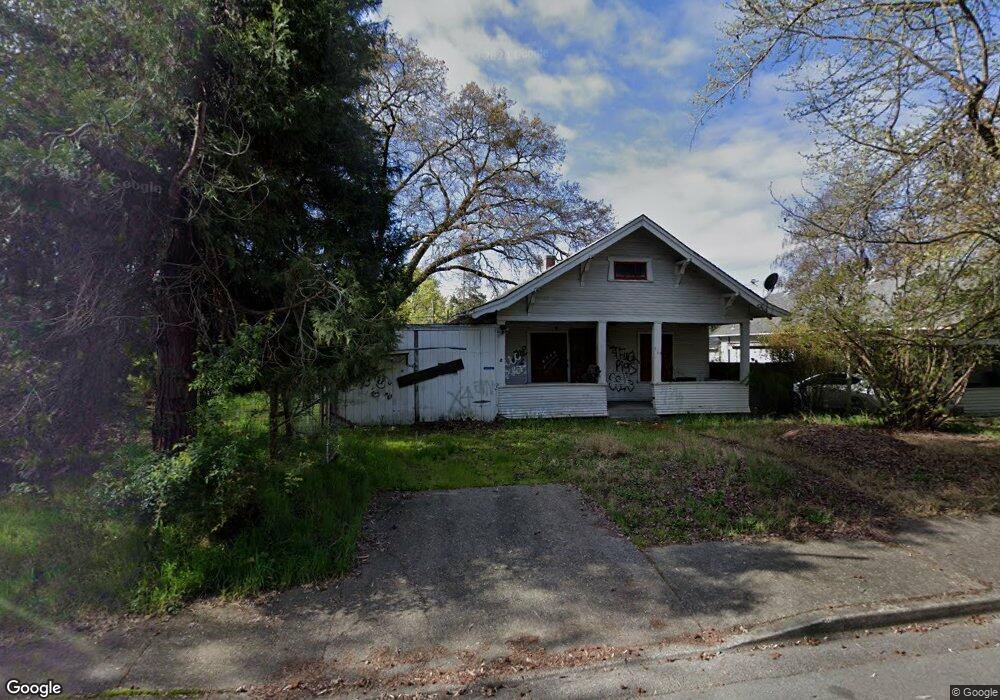 519 NW D St, Grants Pass, OR 97526 - photo 1