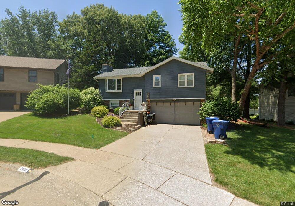 2208 Spring Ct, Davenport, IA 52803 - photo 1