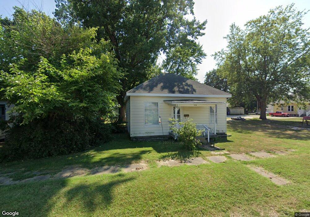 232 E Sylvan St, Virginia, IL 62691 - photo 1
