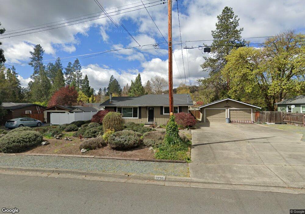 1230 NW Hawthorne Ave, Grants Pass, OR 97526 - photo 1