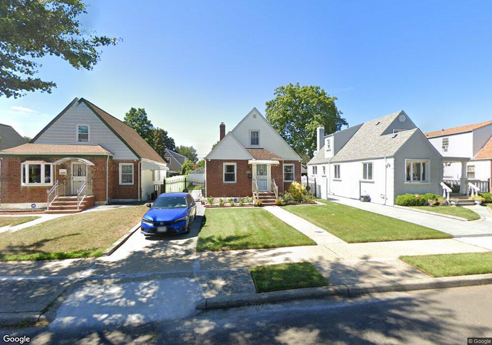 82-30 265th St, Glen Oaks, NY 11004 - photo 1