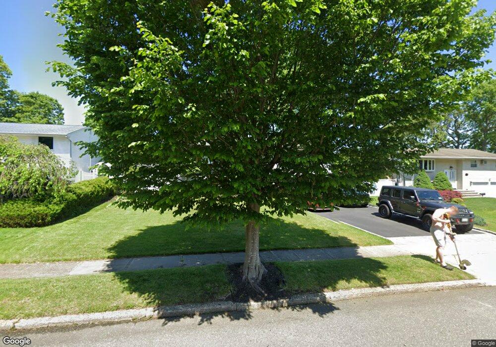 24 Fisher Rd, ComMacK, NY 11725 - photo 1